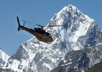 Seis muertos al estrellarse un helicóptero cerca del monte Everest en Nepal