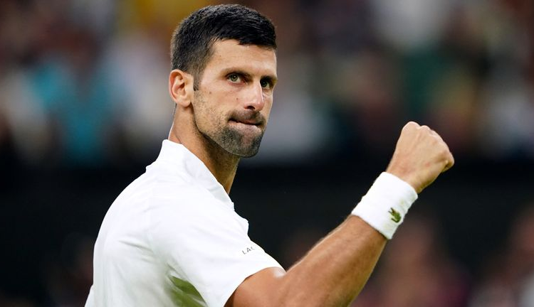 Djokovic eliminó a Hurkacz y celebró 100 partidos en Wimbledon