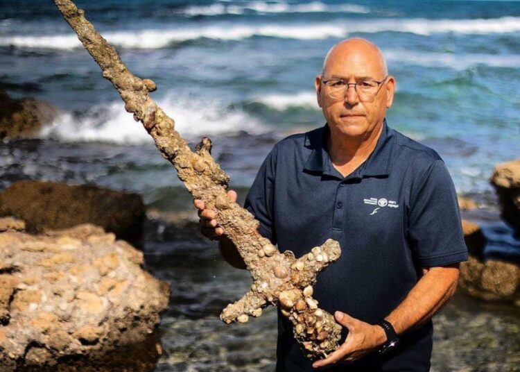 Antigua espada encontrada en Israel ‘cuenta’ historia de hace unos 800 años