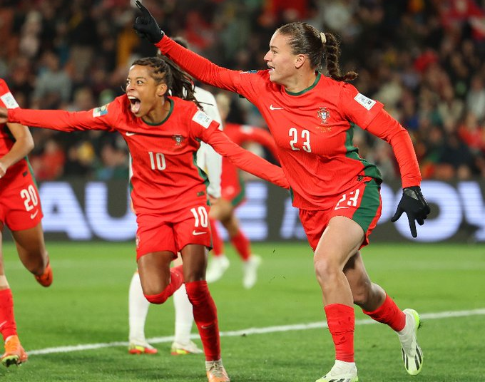 Portugal gana con claridad a Vietnam por 2 a 0