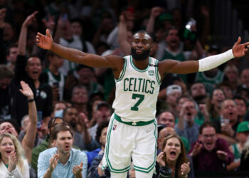 El escolta Jaylen Brown acordó su renovación con Boston Celtis y firmará el contrato más grande en la historia
