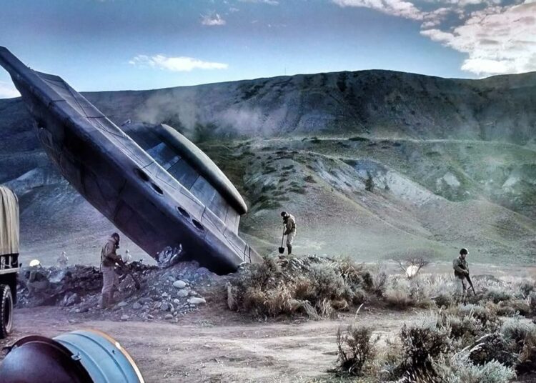 Exoficial de Inteligencia Estados Unidos asegura que gobierno esconde ovnis con «pilotos muertos»