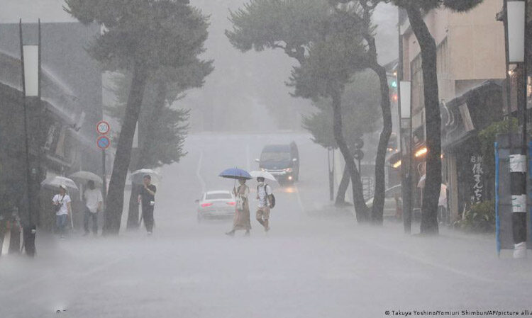 Gobierno pide a pobladores realizar evacuaciones en sudoeste de Japón por fuertes lluvias