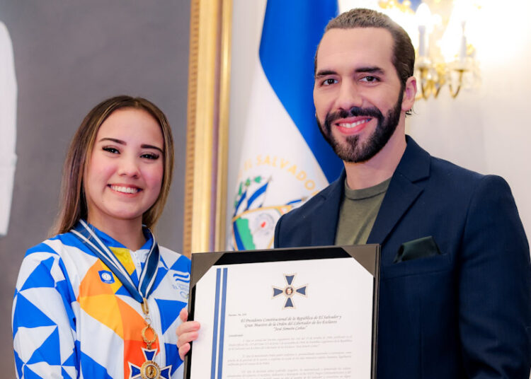 Presidente Nayib Bukele premia a medallistas salvadoreños de los XXIV Juegos Centroamericanos y del Caribe