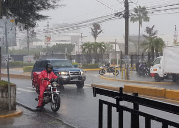 Cielo medio nublado, lluvias y tormentas a partir de la tarde de este domingo