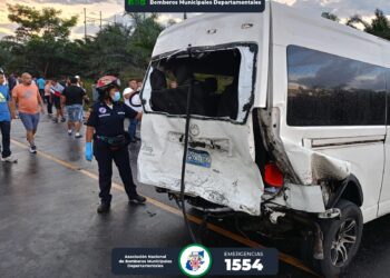 Reportan siete salvadoreños lesionados en accidente de tránsito en Guatemala