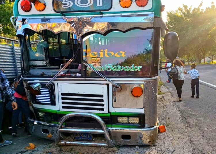 Muere cobrador de bus de la ruta 501 en accidente de tránsito