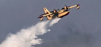 (VIDEO) Se estrella el avión bombero que combatía los incendios en la isla griega de Evia