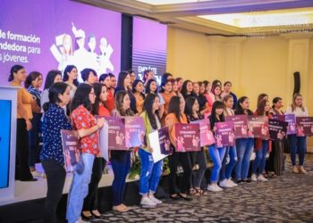 Injuve otorga becas de formación emprendedora a mujeres de todo el país