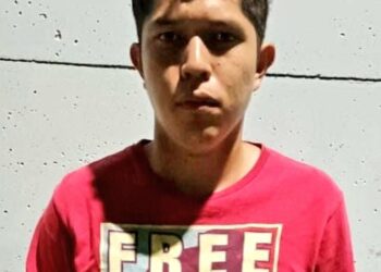 Detienen a hombre que robaba negocio de comida rápida y amenazaba con pistola de juguete a las víctimas