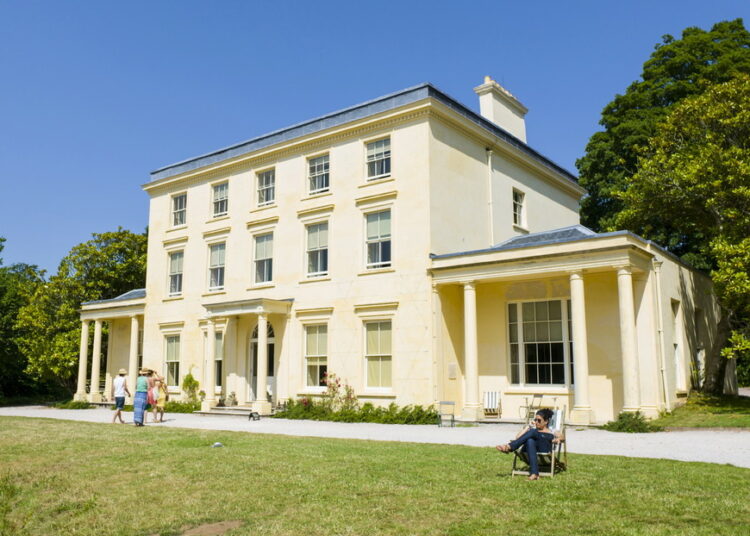 Más de 100 personas quedan atrapadas en una casa de Agatha Christie