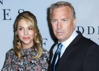 Esposa separada de Kevin Costner le pide al juez que desestime la oferta del actor para obligarla a pagar 100 mil dólares de sus honorarios legales