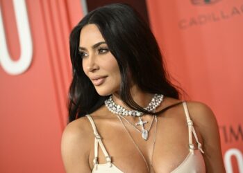(VIDEO) Kim Kardashian luce irreconocible en el primer adelanto de ‘American Horror Story’