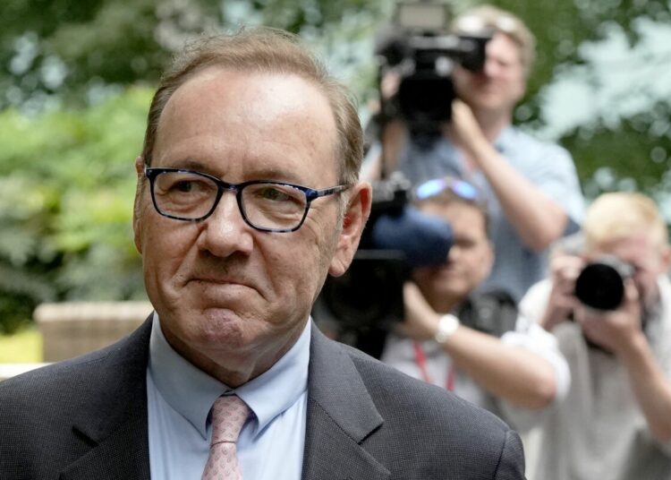 Ejecutivos de Hollywood no quieren a Kevin Spacey de regreso a pesar del veredicto del juicio