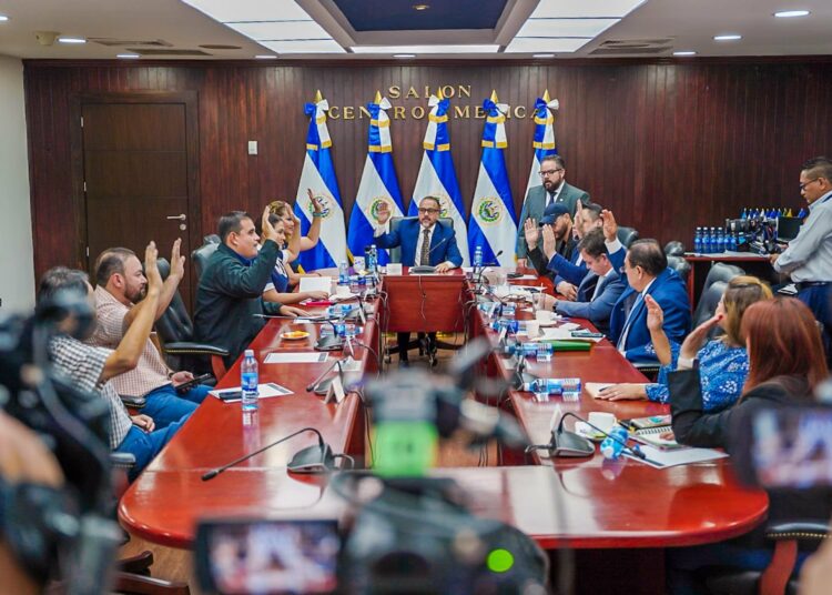 Diputados someterán a evaluación a 34 aspirantes a presidente y magistrados de la Corte de Cuentas