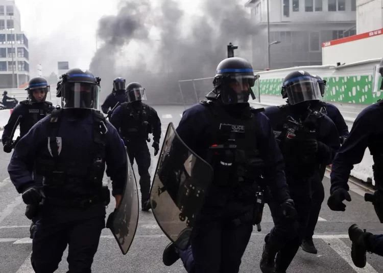 Más de 700 personas irán a prisión por disturbios en Francia