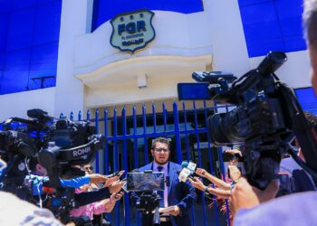 Diputado Erick García demanda a asesor de seguridad Alejandro Muyshondt por calumnia, simulación de delito y coacción