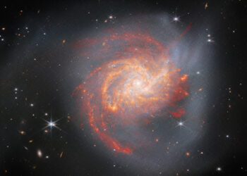 El James Webb fotografía una ‘ardiente’ galaxia con un violento pasado