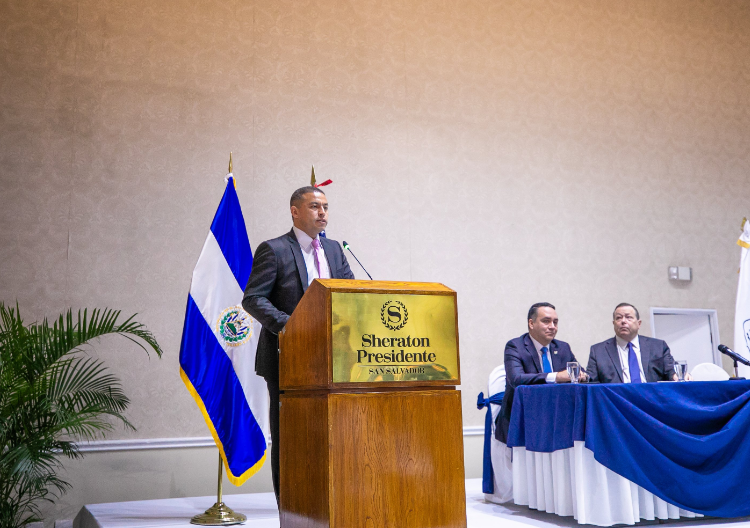 Superintendencia del Sistema Financiero participa en graduación del programa «Certificación Anti Lavado de Dinero ACAMS»