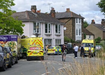 Muere un niño en Londres tras choque de un automóvil contra una escuela