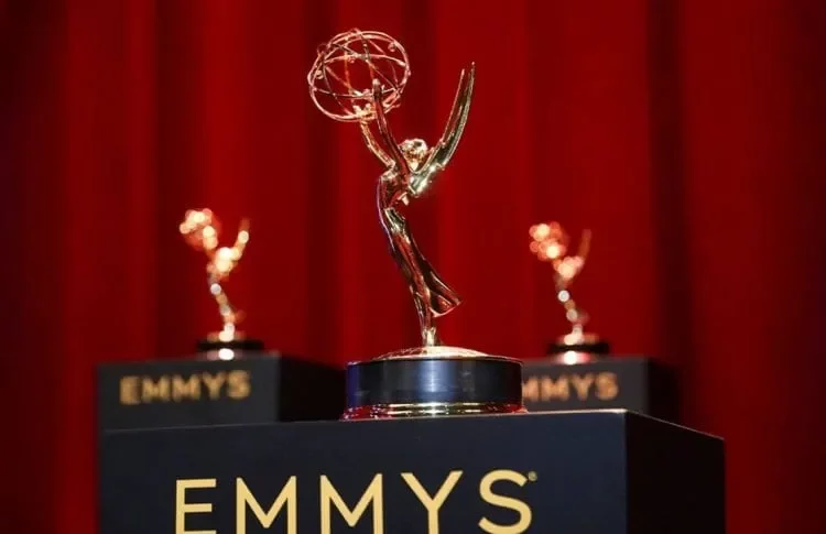 Premios Emmy se retrasarán por miedo a las huelgas de actores y guionistas