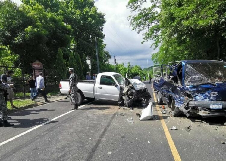 Un fallecido y siete lesionados deja accidente de tránsito en carretera