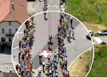 Un espectador provocó un accidente masivo en el Tour de Francia por intentar sacarse una selfie junto a los ciclistas