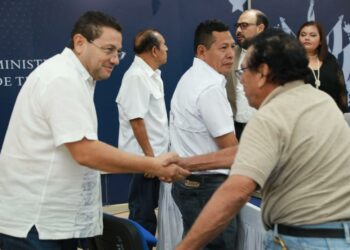 Ministerio de Trabajo y empresa MECO firman acuerdo para aumentar el salario mínimo de trabajadores de la construcción