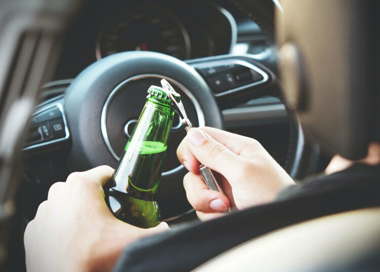 Una autoescuela japonesa realiza un experimento con conductores ebrios para mostrar sus peligros