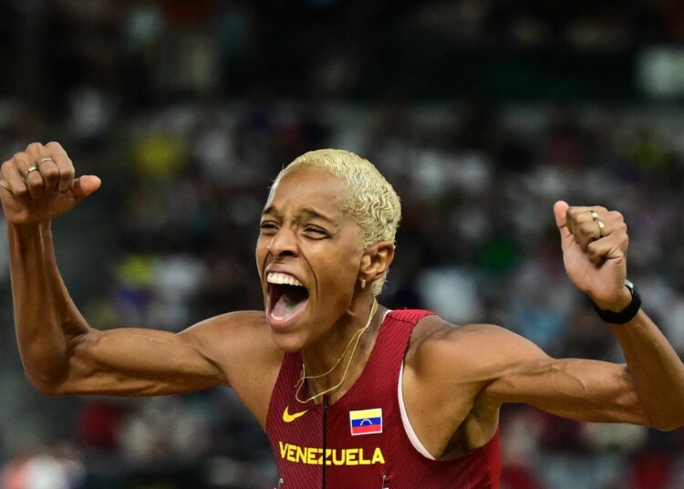 Venezolana Yulimar Rojas consigue 4to título mundial de salto triple