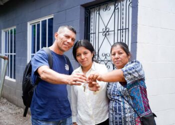Entregan viviendas dignas a veteranos y excombatientes de Sonsonate