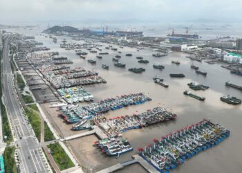 Tifón Khanun se aleja de Taiwán y regresa al sur de Japón