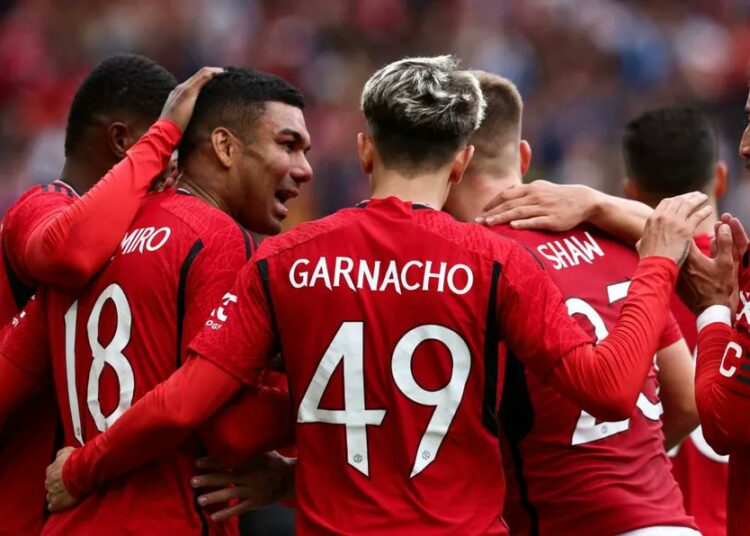 Manchester United hizo respetar el Old Trafford y venció 3-1 a Lens en amistoso