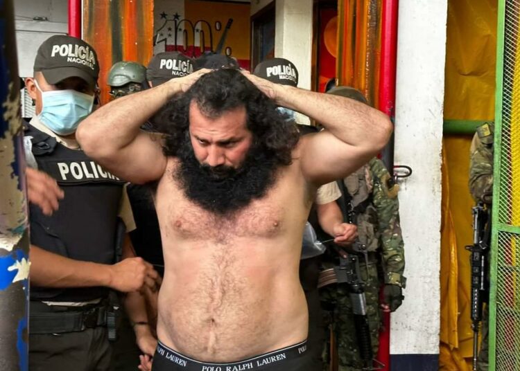 Ecuador: gran operativo para trasladar a líder pandillero que había amenazado a Villavicencio