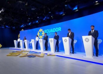 Tenso, confrontativo y sin propuestas claras fue el debate presidencial en Ecuador