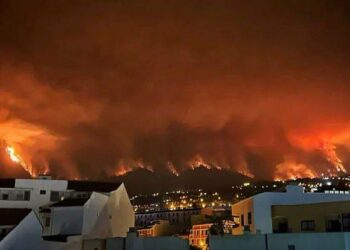 El incendio de Tenerife está “fuera de capacidad de extinción”