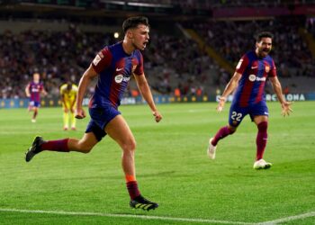 Pedri y Ferran Torres rescatan al Barça en la recta final ante el Cádiz