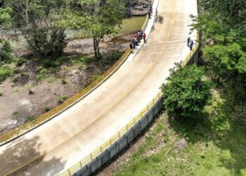 Entregan puente Apancoyito en Sonsonate