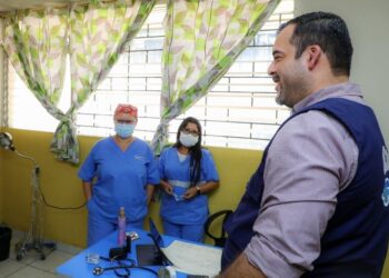 Habilitarán servicios de laboratorios en las unidades de Fosalud