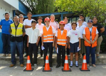 Capacitan a estudiantes en temas de seguridad vial
