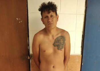 Detienen a sujeto que amenazó con machete a los vecinos