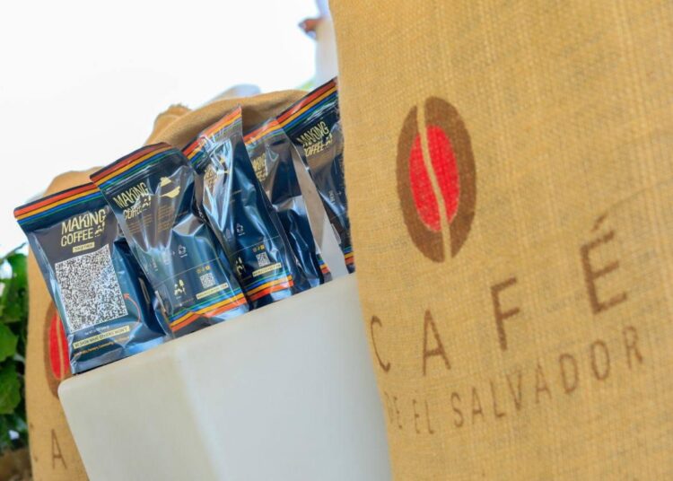 Ministerios facilitan la compra de un millón de libras de café a productores salvadoreños