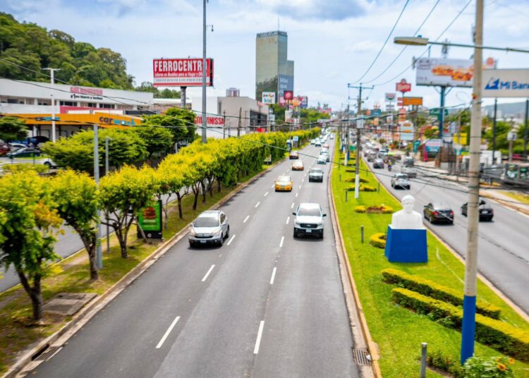 Rehabilitan 2.1 kilómetros del bulevar Los Próceres