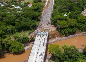 Construcción del Periférico Gerardo Barrios, en San Miguel, lleva un 90 % de avance