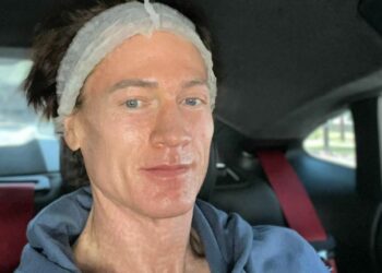 El magnate que gasta millones de dólares para no envejecer revela que es una «pareja imposible»