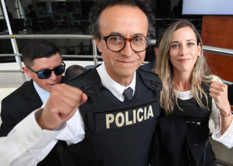 Ecuador habilitará la candidatura de Christian Zurita, reemplazante de Fernando Villavicencio a pesar de la objeción de Rafael Correa