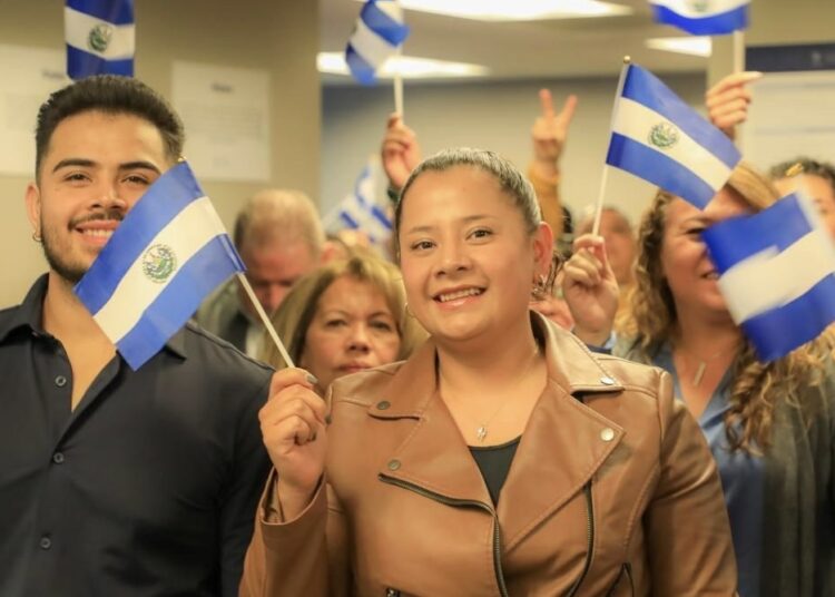 Salvadoreños en el exterior reciben servicio oportuno en los consulados