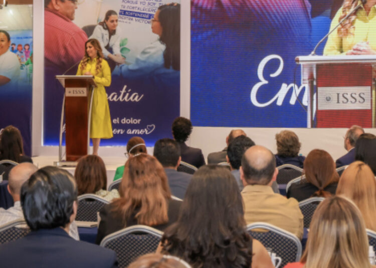 ISSS capacita a más de 4,000 empleados en la Semana de la Humanización