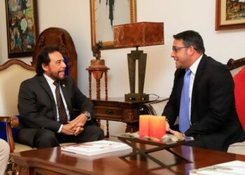 Vicepresidente Ulloa conversa sobre estrategias para prevenir el consumo de narcóticos en jóvenes