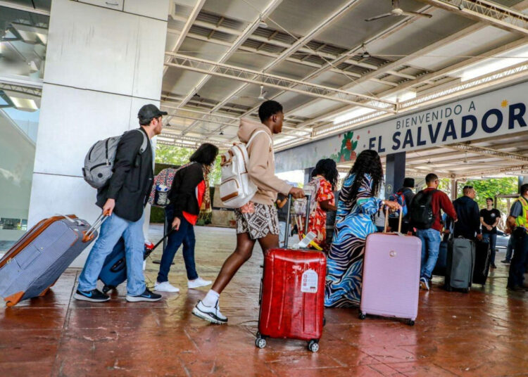 Confirman récord de llegada de extranjeros en la temporada vacacional de agosto